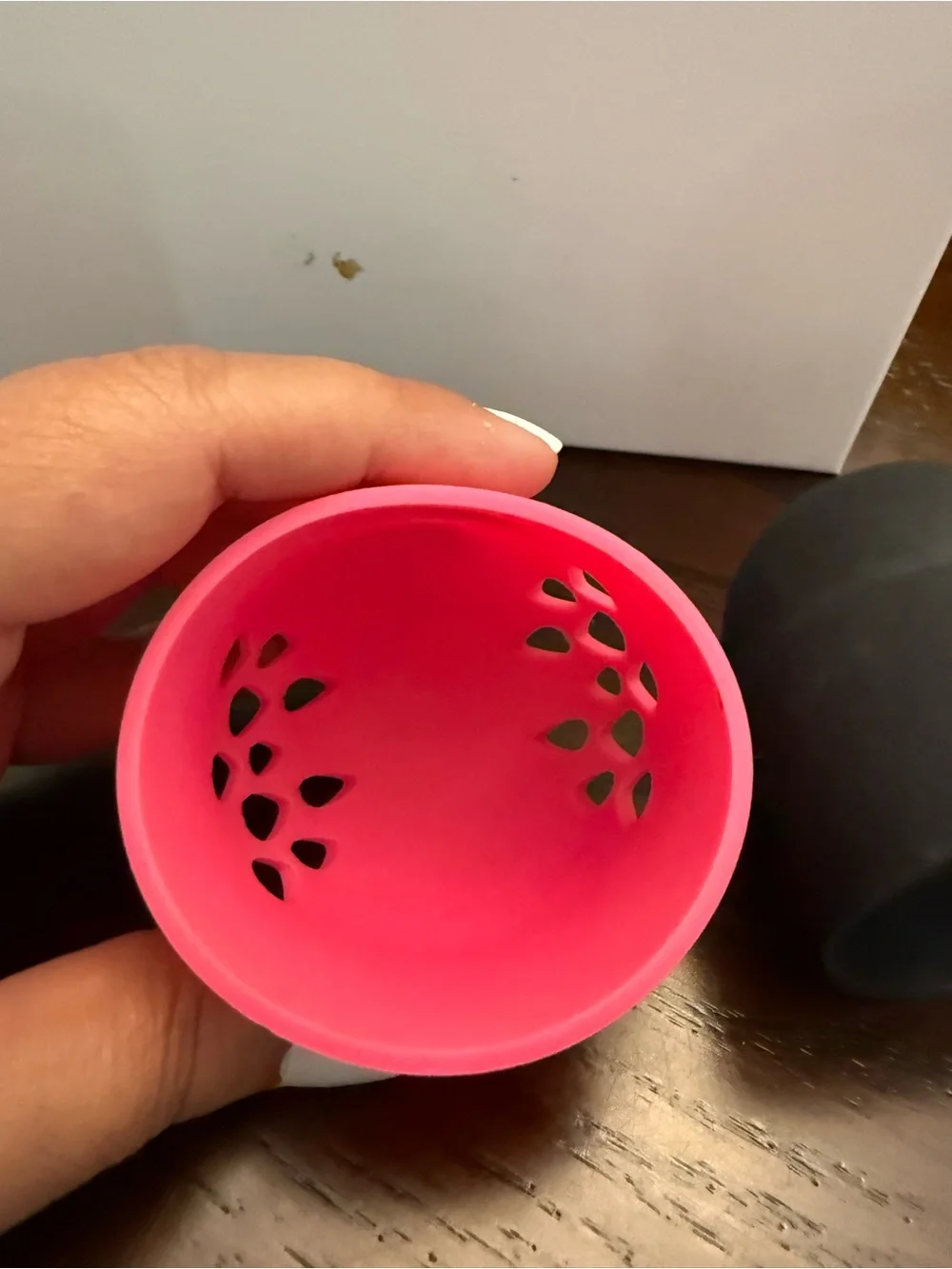 beautyblender Pink & Black Makeup Sponge + Holder